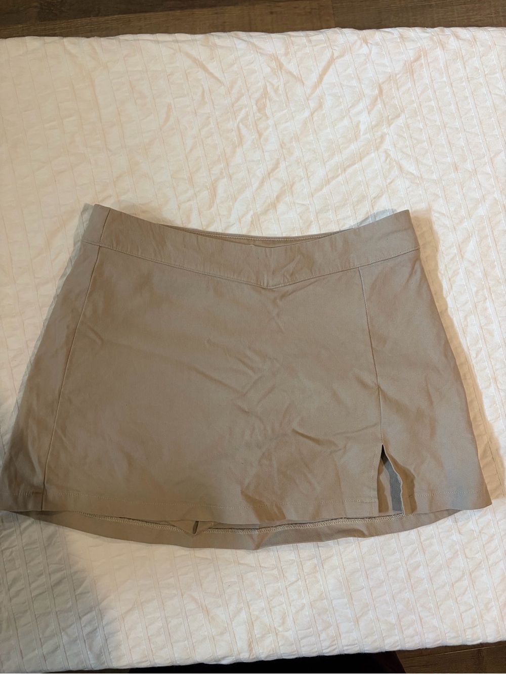 beige/khaki women’s mini skort